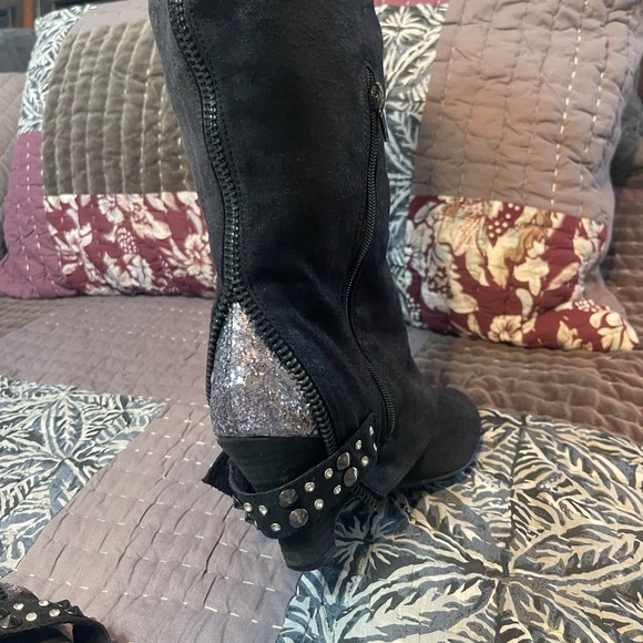 8 1/2 Not Rated Boots - Picture 4 of 8